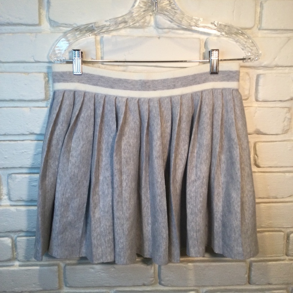 Aerie Pleated Knit Mini Skirt Gray White Striped Waistband Size Medium